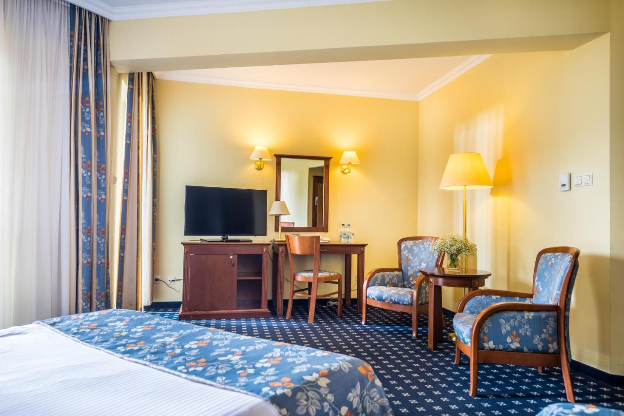 Hotel Ossa Conference & Spa Екстер'єр фото